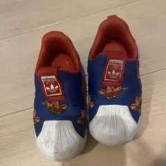 adidas 蝶模様 スリッポンシューズ