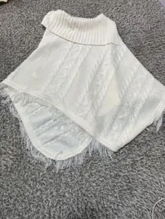 ホワイト ケーブルニット ポンチョ