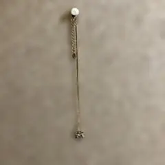 パールとクリスタル装飾の金色ネックレス