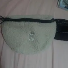 ディズニーリゾートアパレル　ミッキーマウス フリースもこもこウエストポーチ