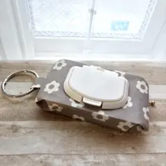 Item thumbnail for item db261d7e-bd8a-4af5-a378-2444e8761551