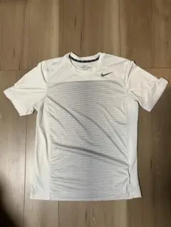 Nike Dri-FIT ホワイト Tシャツ
