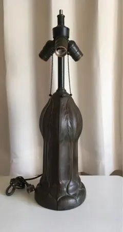 ブロンズ製植物モチーフランプ