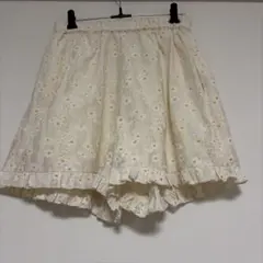 merry jenny 花柄フリルショートパンツ Fサイズのサムネイル