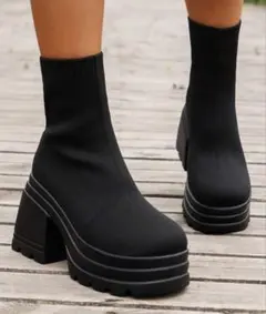 ブラック厚底ソックスブーツ