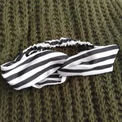 ツイストヘアバンド黒×白ストライプ未使用フリーサイズ