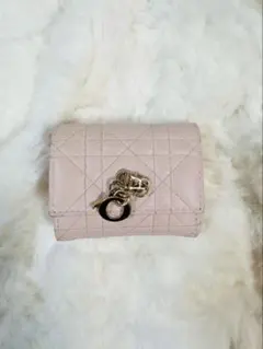 美品 Dior ピンクベージュ ハート型キルティング 三つ折り財布 - メルカリ