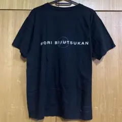 fragment design × MORI ART MUSEUM Tシャツ