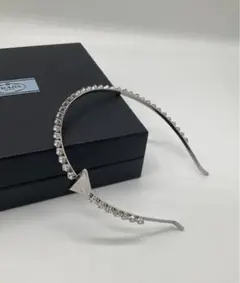 プラダ　カチューシャ　ヘアバンド シルバー　超美品 プラダ カチューシャ ヘアバンド シルバー 超美品 2025年最新