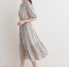 Couture Brooch　小花柄ティアードワンピース