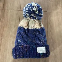 ポンポン付きニット帽