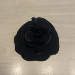 黒い花形コサージュ