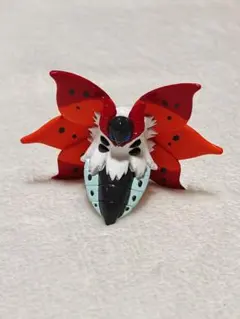 ポケモン　ウルガモス　フィギア