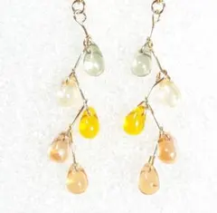 小さなチェコドロップのジグザグピアス　イエロードロップの実り