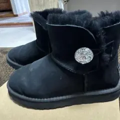 UGGミニ ベイリー ボタン ブリング 25cm ムートンブーツ