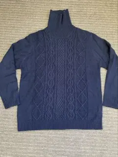 GUケーブル編みセーター