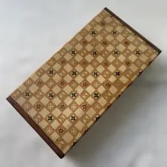 幾何学模様の木製収納ボックス