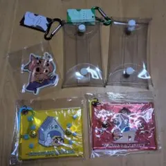 クレヨンしんちゃん　カラビナ付きクリアポーチとアクスタケースおまけキーホルダー