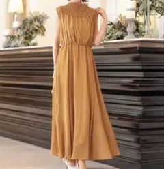 【KANA】シャーリングハイネックワンピース　パーティドレス　マスタード