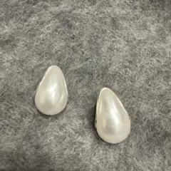 涙型ホワイトパール風ピアス　H&M