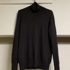 UNIQLO ブラウンのタートルネックセーター