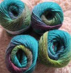 ウール100%　毛糸4玉　編み物　グラデーション　緑　青