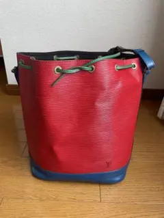 Louis Vuitton エピレザー バケットバッグ