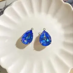 スワロフスキー ロイヤルブルーディライトのアンティークゴールドピアス／イヤリング