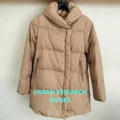 ベージュ フード付き ダウンジャケット