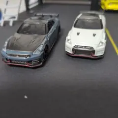 トミカ R35 GTR2台(廃盤)のサムネイル
