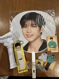 長尾謙杜のうちわ、アクスタなど