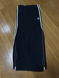 adidas ブラック タイト両サイドスリットスカート
