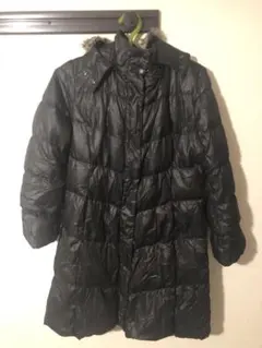 フード付きブラックロングダウンジャケット