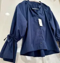 新品　ネイビー　シャツブラウスのサムネイル