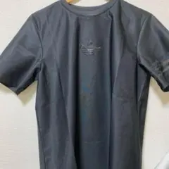 adidasロゴTシャツのサムネイル