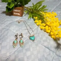 ターコイズブルーの、ネックレスとイヤリング