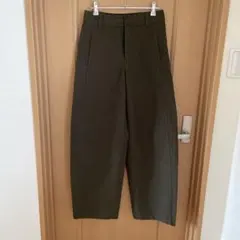 UNIQLOS ジャージーバレルレッグパンツ　カーキ