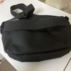 無印良品　撥水　再生ポリエステル　背面ポケット付き　ショルダーバッグ