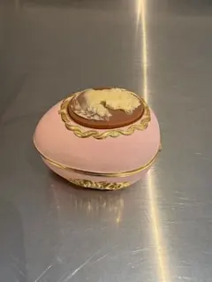 カメオ装飾 卵型ジュエリーボックス ピンク　オルゴール