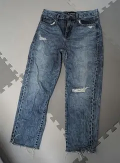 ユニクロ　ダメージジーンズ