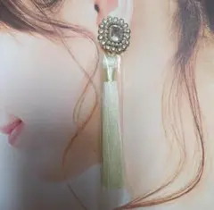 No.1-305  ホワイトロングタッセルピアス・イヤリング