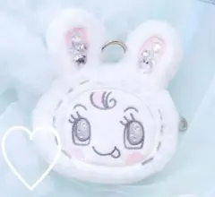 ホワイトベリエちゃん　ふわきらポーチ　フェイクファーキラキラストーン　カラビナ付