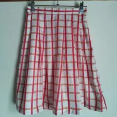 プロポーション　フレアスカート 白と赤のチェック柄 ひざ丈