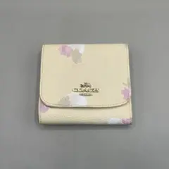 美品✨コーチ 三つ折り財布 フラップ 花柄 フラワー PVC レザー 薄い黄色のサムネイル