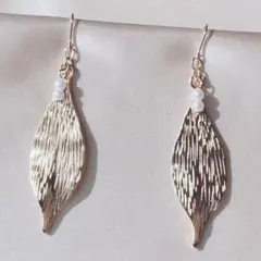 LE206/ 大判リーフのピアス　ハンドメイド