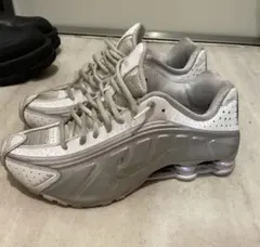 Nike Shox ホワイト/シルバー スニーカーのサムネイル