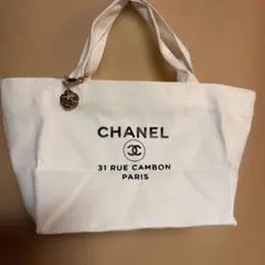 【CHANEL】ノベルティ　ミニトートバッグ　白 中東地域限定　チャーム付
