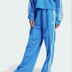 adidas ルーズトラックパンツ