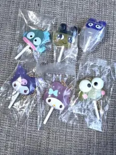 ガチャガチャ　カラフルキャンディーチャーム　たまごっち　サンリオ