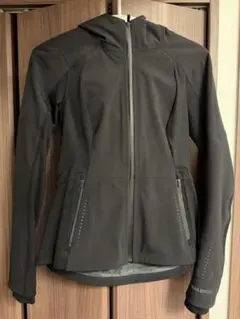 LULULEMON フード付きブラックジャケット